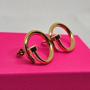 NAIL EARRINGS GOLD TONE NEW